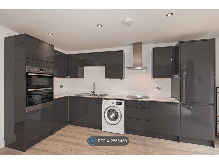 5 Bedroom Semi-Detached House To Rent In Old Abbey Lane, London, SE16