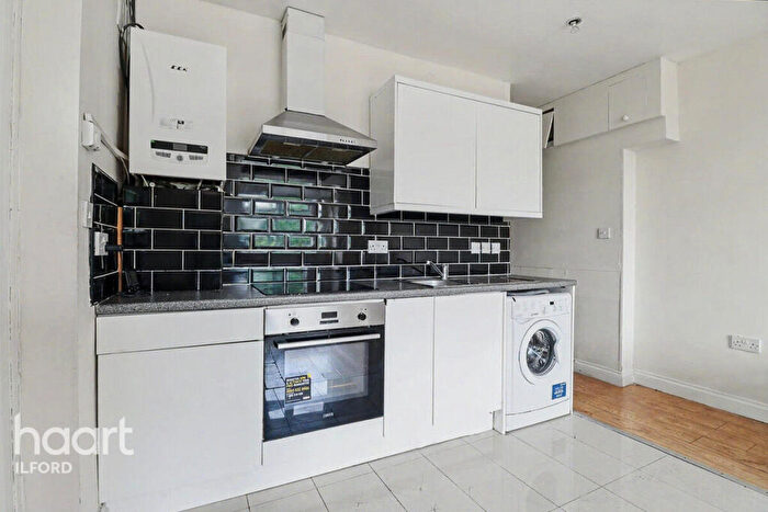 2 Bedroom Flat To Rent In Cranbrook Road, Ilford, IG6