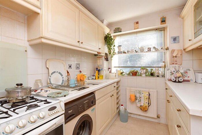 2 Bedroom Maisonette For Sale In Harrison Close, Reigate, Surrey, RH2