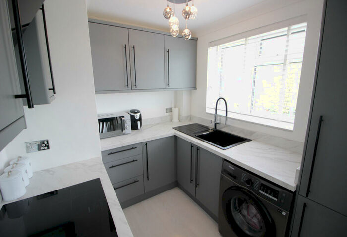 1 Bedroom Flat To Rent In Holmbury Manor, The Green, Sidcup, Kent, DA14