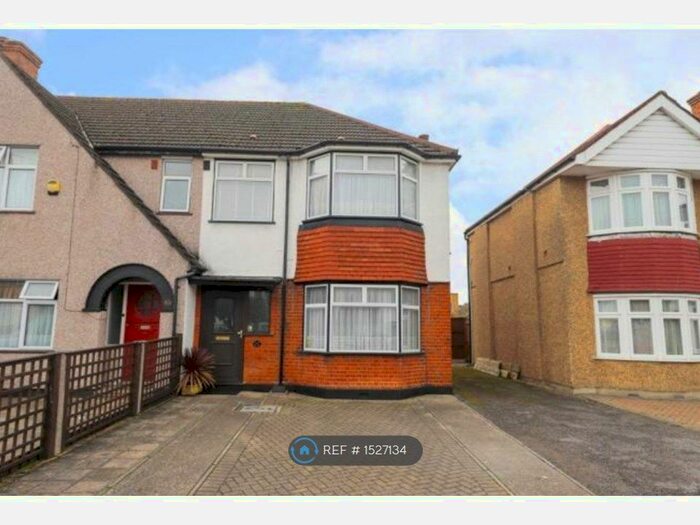 3 Bedroom End Of Terrace House To Rent In Victoria Avenue, Hillingdon, Uxbridge, UB10