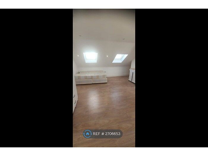 Studio To Rent In College Road, Cheshunt, Waltham Cross, EN8