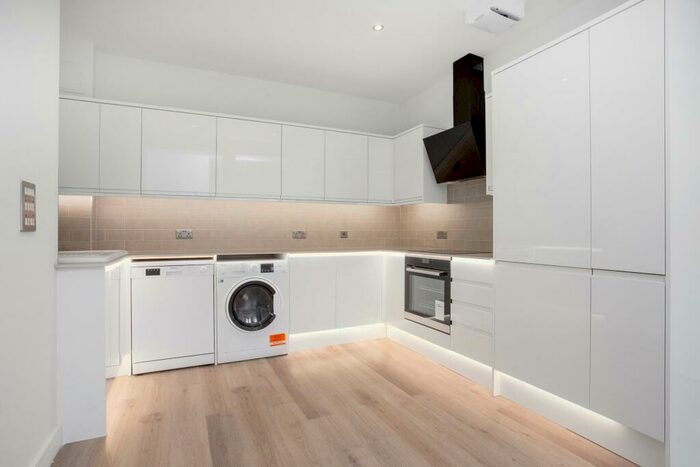 1 Bedroom Flat To Rent In George Lane, E18