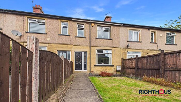 3 Bedroom Terraced House For Sale In Beacon Grove, Bradford, BD6