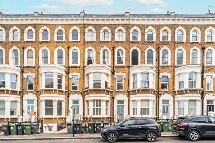 2 Bedroom Flat To Rent In The Chase, London, SW4