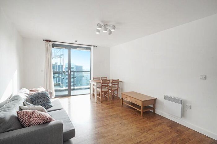 2 Bedroom Apartment To Rent In Palmers Road, Bethnal Green, E2