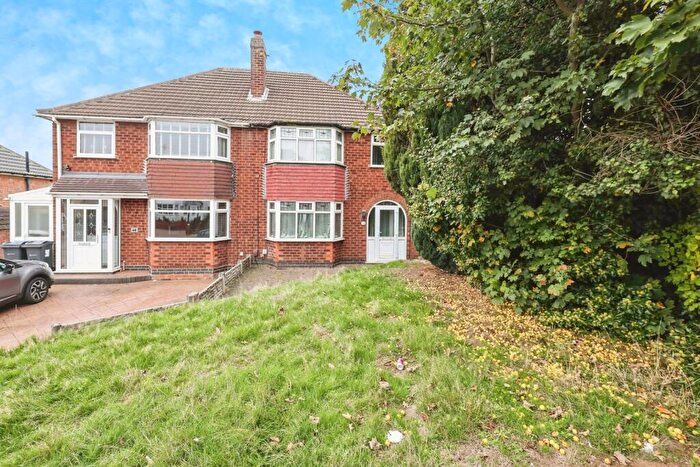 3 Bedroom Semi Detached House For Sale In Fairbourne Avenue, Great Barr, Birmingham, B44