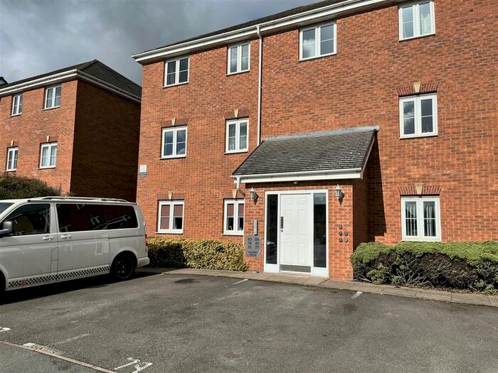 2 Bedroom Flat To Rent In Squires Grove, Willenhall, WV12