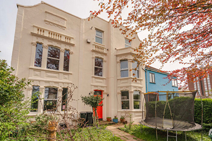 2 Bedroom Flat For Sale In Acramans Road, Southville, Bristol, BS3