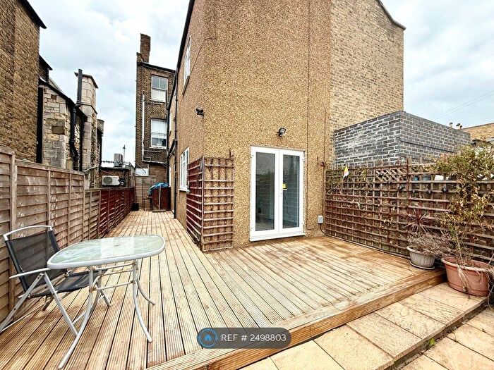 2 Bedroom Maisonette To Rent In Bloom Grove, London, SE27