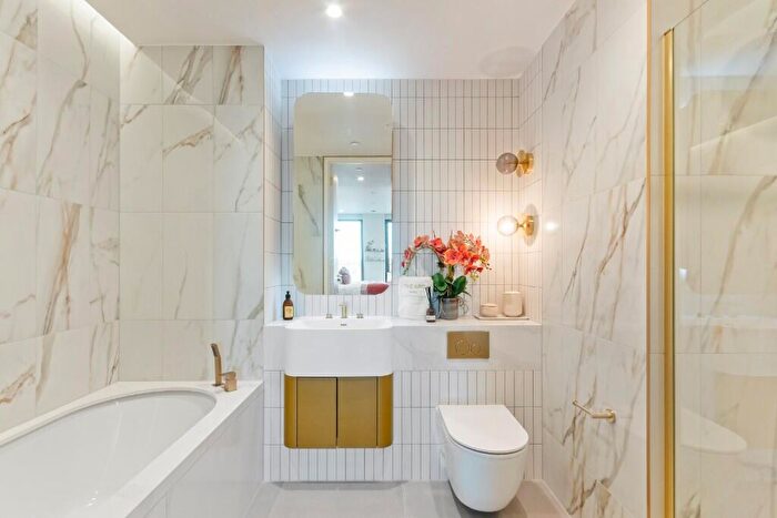 2 Bedroom Apartment To Rent In The Arc, City Road, London, EC1V