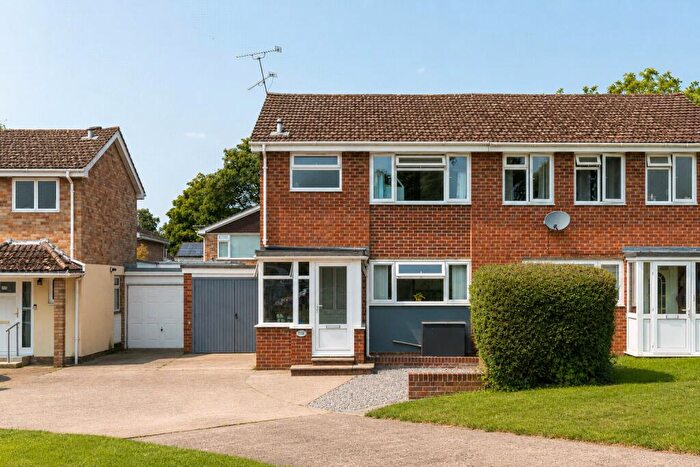 3 Bedroom Semi Detached House For Sale In Broadleas Park, Devizes, Wiltshire, SN10