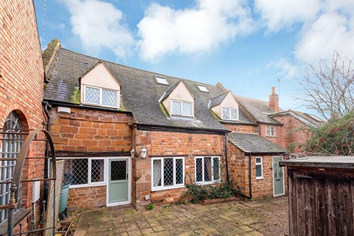 4 Bedroom Semi-Detached House For Sale In South View, Uppingham, LE15
