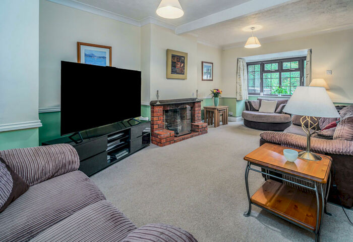 3 Bedroom Semi-Detached House For Sale In High Road, Stapleford, SG14