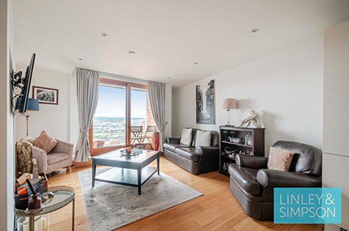 2 Bedroom Flat For Sale In Candle House, Wharf Approach, Leeds, LS1