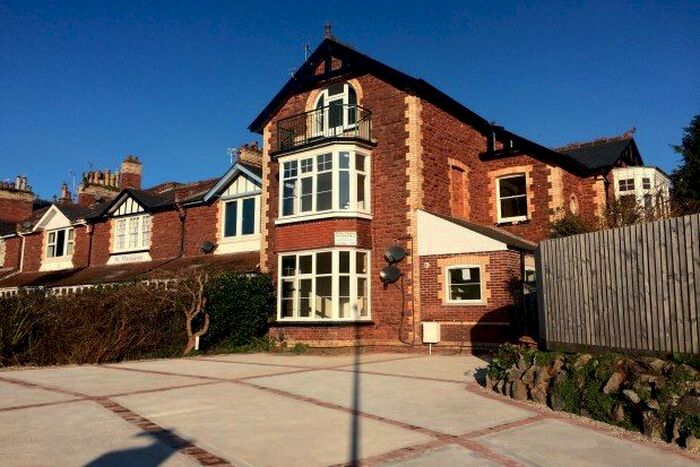 2 Bedroom Town House To Rent In Dartmouth Road, Paignton, TQ4