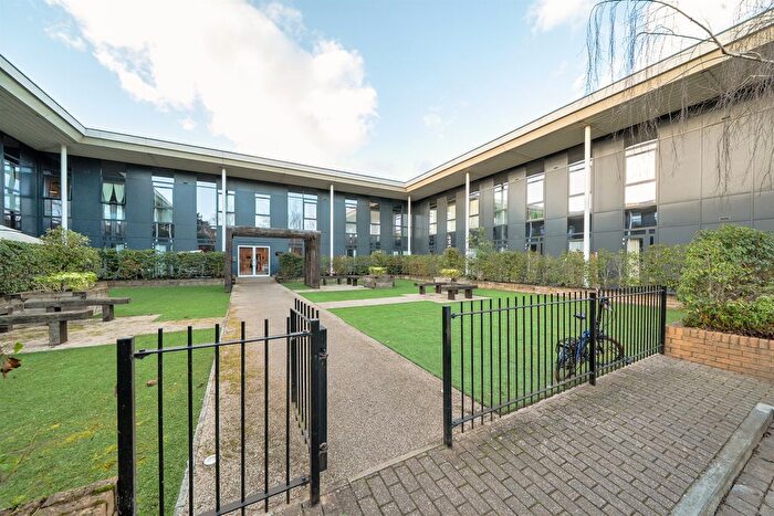 1 Bedroom Flat For Sale In Clivemont Road, Maidenhead, SL6