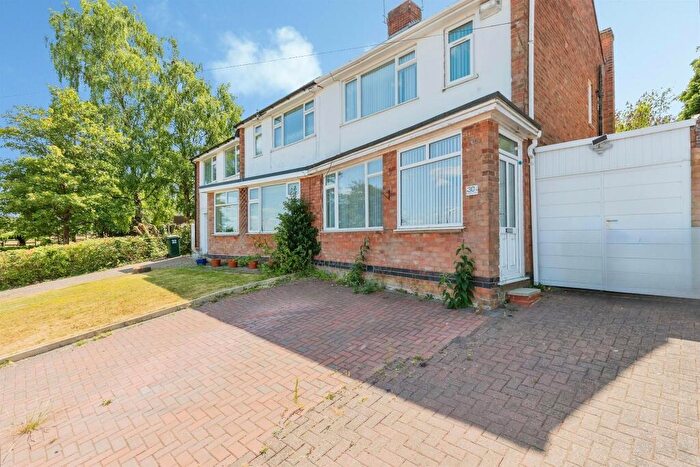 3 Bedroom Semi-Detached House For Sale In Wellesbourne Road, Coventry, CV5