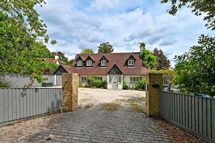 4 Bedroom Detached House For Sale In Quarry Wood Road, Cookham, Berkshire, SL6