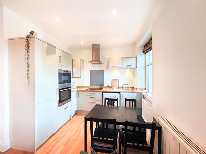 2 Bedroom Flat To Rent In Flat, Western BankSheffield, S10