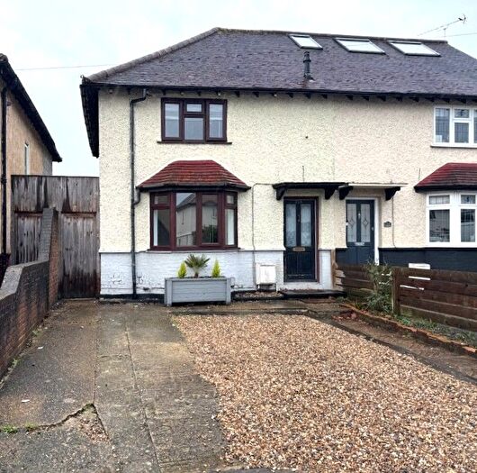 2 Bedroom Semi Detached House To Rent In Molesey Road, Walton-On-Thames, KT12