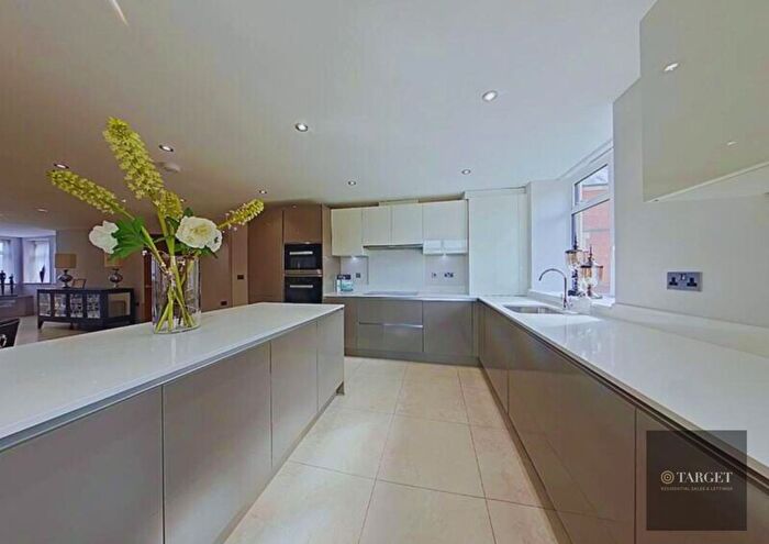 4 Bedroom Flat To Rent In Marlborough Drive, Bushey, WD23