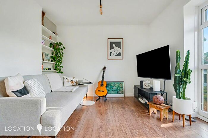 3 Bedroom Flat To Rent In Lordship Grove, Sycamore House Lordship Grove, N16