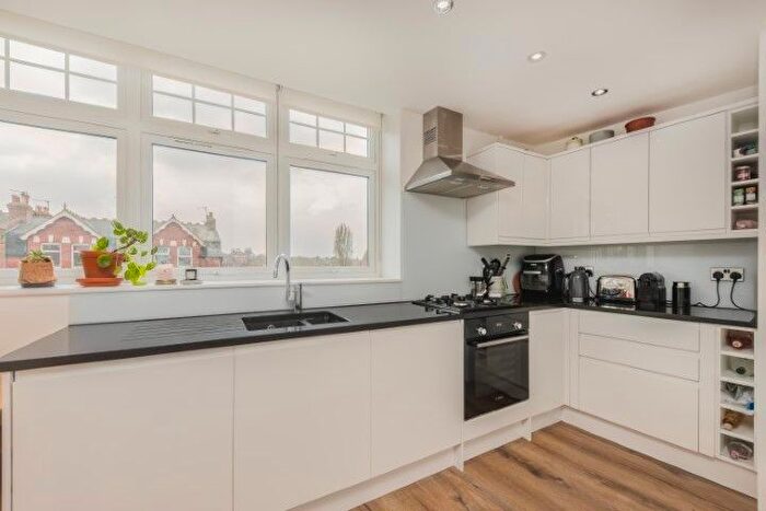 1 Bedroom Flat To Rent In Colney Hatch Lane, London, N10