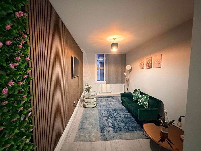 1 Bedroom Flat To Rent In Nobel Drive, Hayes And Harlington, UB3