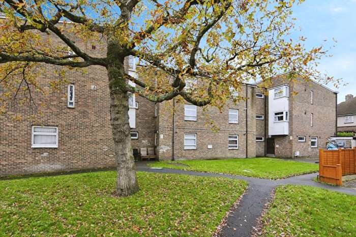 1 Bedroom Flat For Sale In Elizabeth Road, Pilgrims Hatch, Brentwood, Essex, CM15
