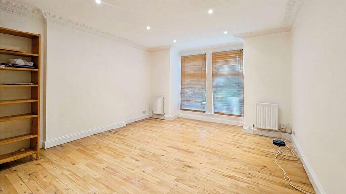 3 Bedroom Flat To Rent In Sydenham Road, Croydon, CR0