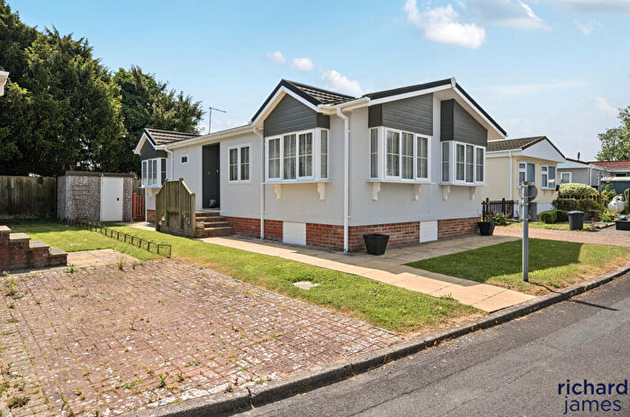 2 Bedroom Park Home For Sale In Bungalow Park, Bradenstoke, SN15