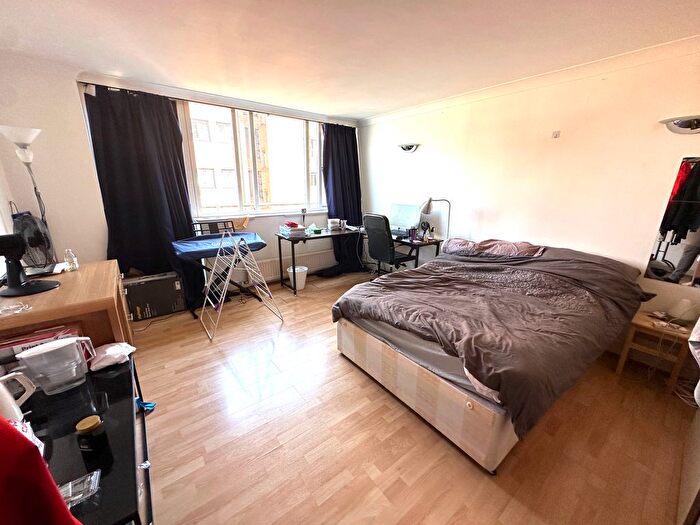 4 Bedroom Flat To Rent In Chesterton Square, London, W8