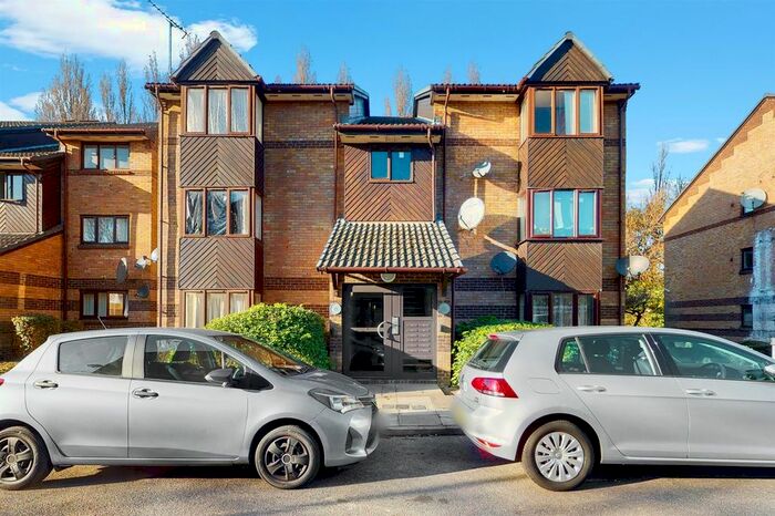 Studio To Rent In Harp Island Close, London NW10