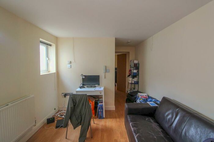 1 Bedroom Flat To Rent In Mackintosh Place, Roath, Cardiff, CF24
