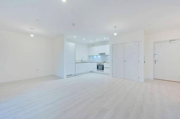 2 Bedroom Flat To Rent In Acton, Acton, London, W3