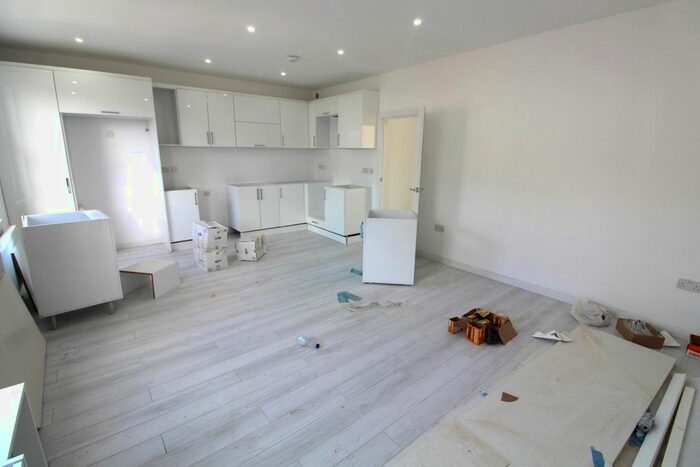 2 Bedroom Maisonette To Rent In High Street, High Barnet, Barnet, EN5