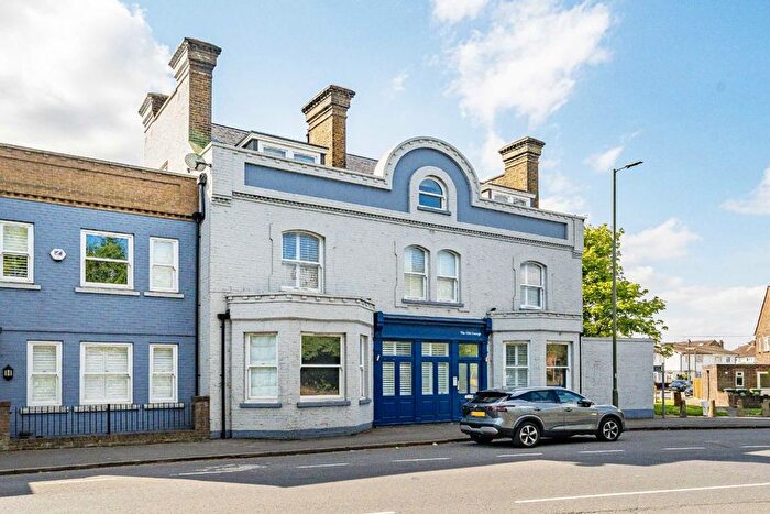 3 Bedroom Flat To Rent In Staines Road East, Lower Sunbury, TW16