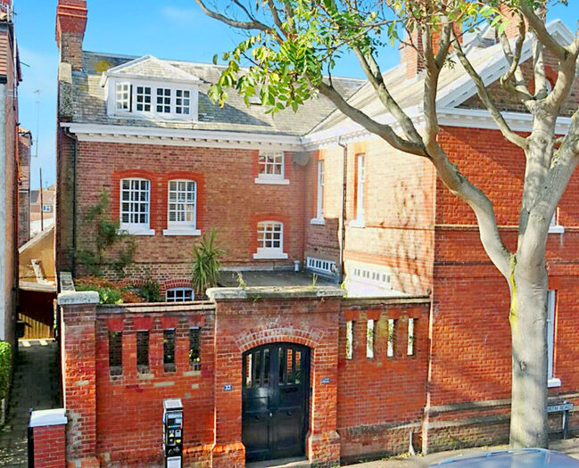 4 Bedroom Semi-Detached House To Rent In Lloyd House, Wordsworth Road, Worthing, BN11