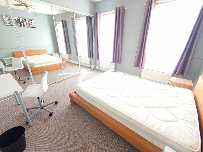 3 Bedroom Terraced House To Rent In Birstall Rd, Kensington, L6