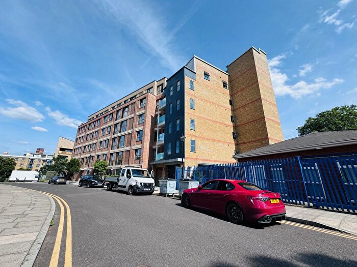 2 Bedroom Flat To Rent In Morville Street, Bow, E3