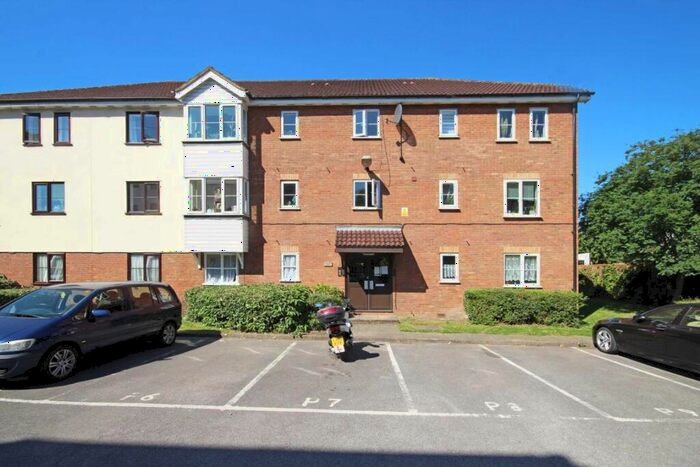 2 Bedroom Flat To Rent In Vicars Bridge Close, Ealing, HA0