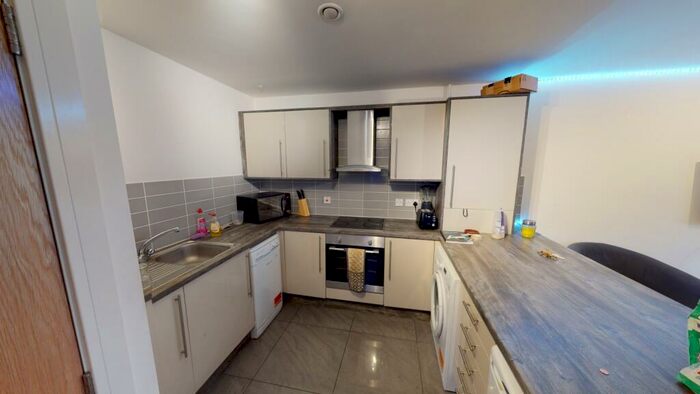 5 Bedroom Apartment To Rent In Apt Kilbourn Street, Nottingham, NG3
