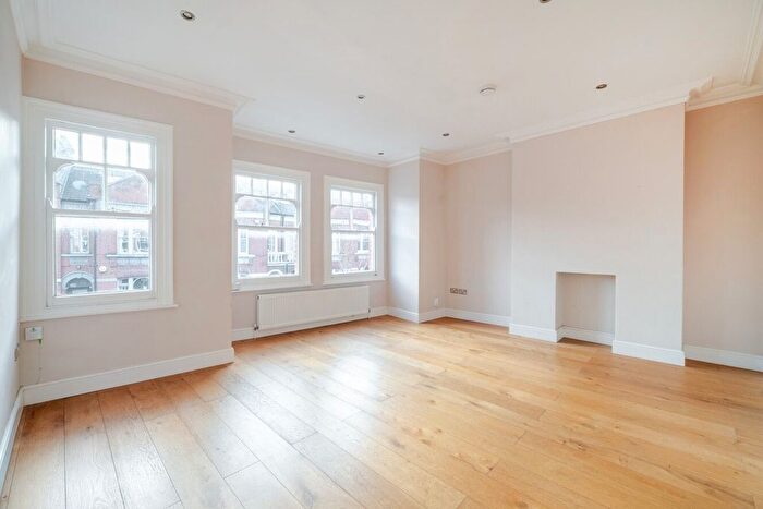 3 Bedroom Flat For Sale In Dinsmore Road, Balham, London, SW12