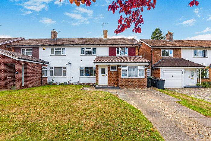 3 Bedroom Semi-detached House For Sale In Falconwood Road, Croydon, CR0