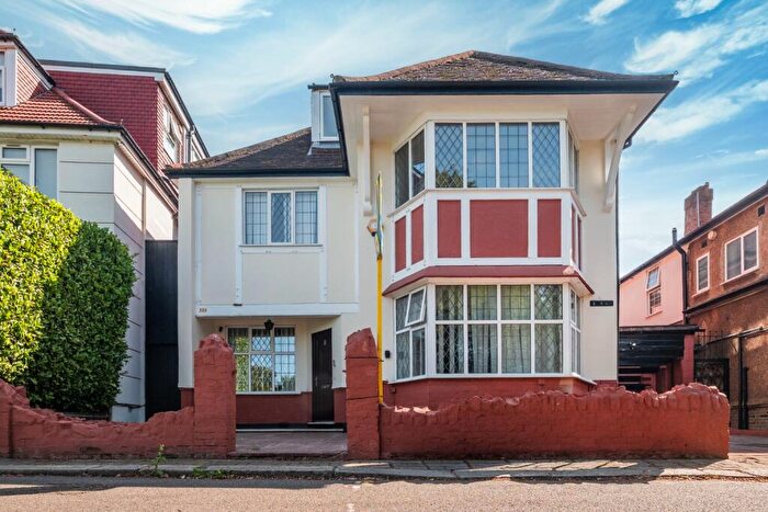 2 Bedroom Flat For Sale In Finchley Road, Golders Green, NW11