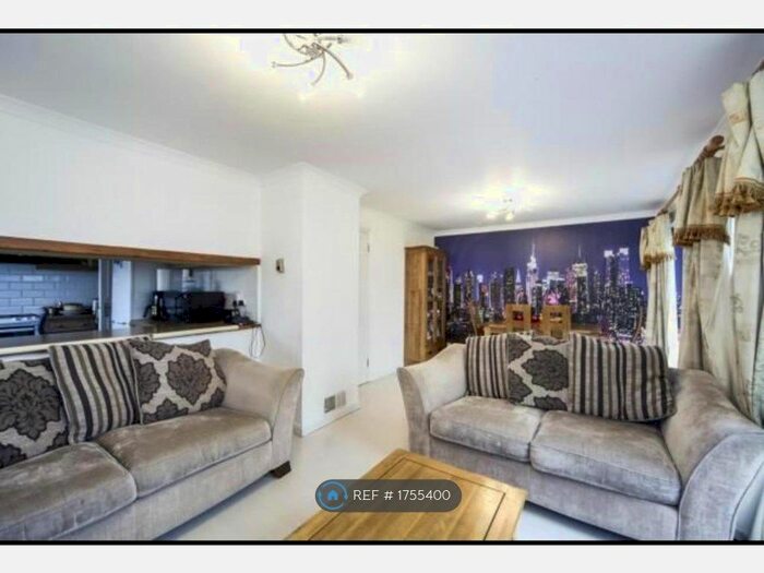 4 Bedroom End Of Terrace House To Rent In Astor Court, Croydon, CR0