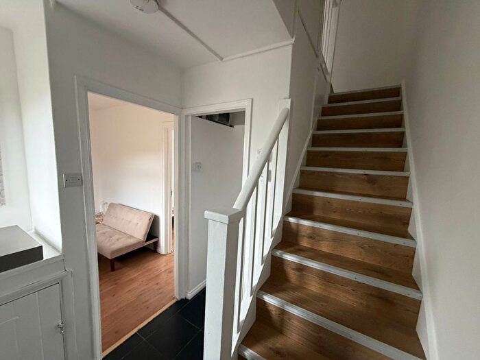 3 Bedroom Flat To Rent In Congreve Street, London, SE17