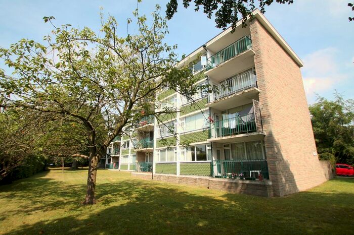 2 Bedroom Flat To Rent In Burford Court, Rances Lane, Wokingham, RG40