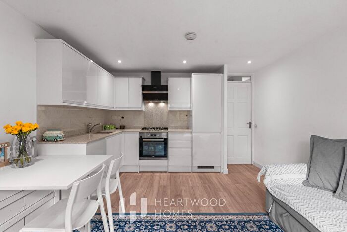 2 Bedroom Maisonette For Sale In Laybrook, St. Albans, AL4